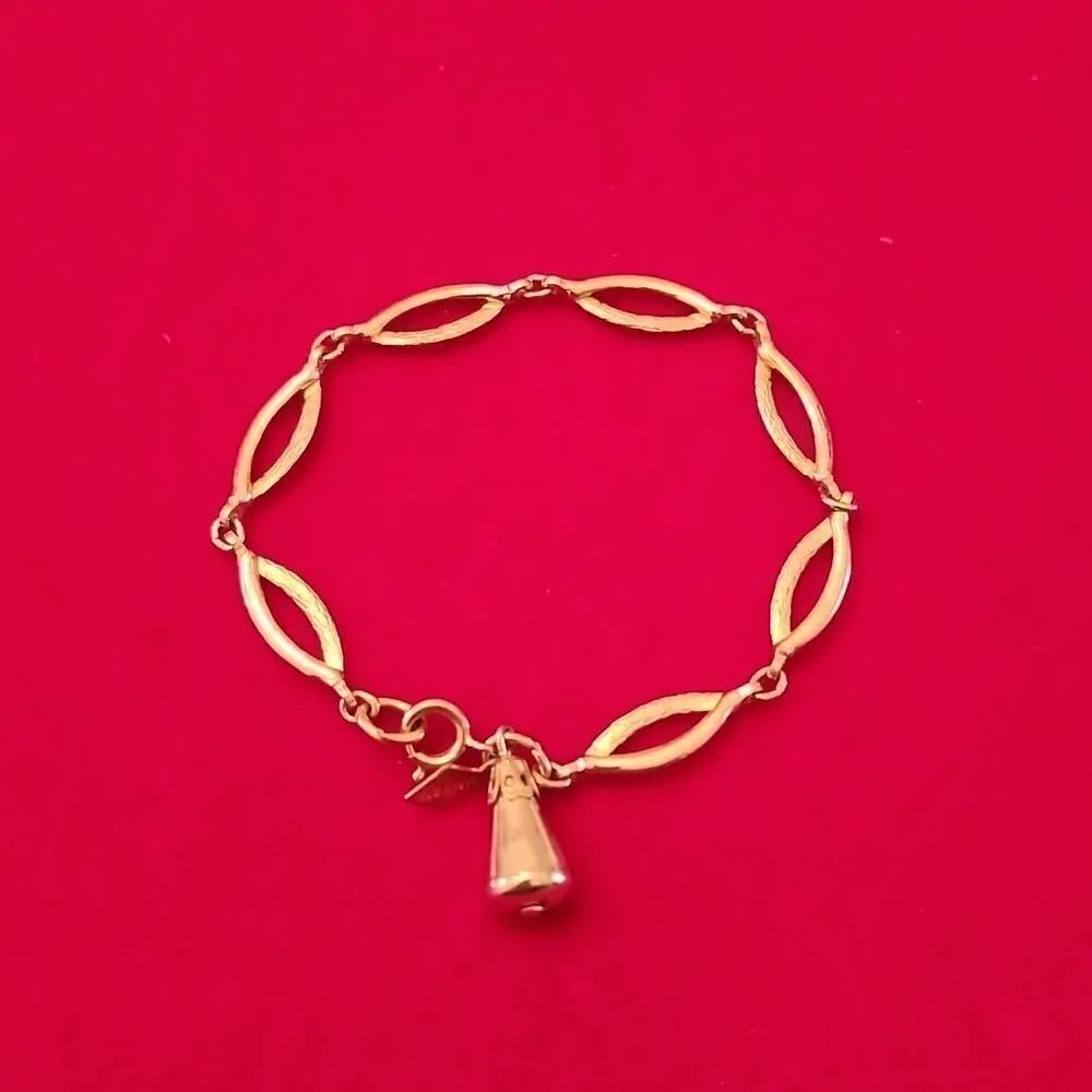 Vintage Sarah Coventry Yellow Gold Plated 7 inch Bracelet